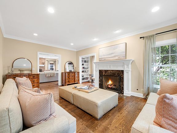 2nd image of 2363 Larkdale Dr