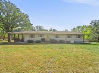 18 Shady Ln, Oelwein, IA 50662