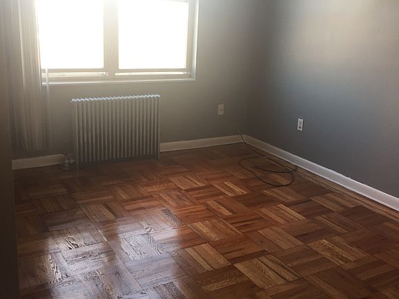4th image of 3260 47th St