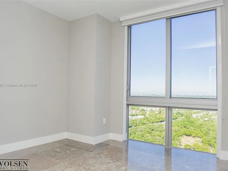 16385 Biscayne Blvd #2615 — Photo 33