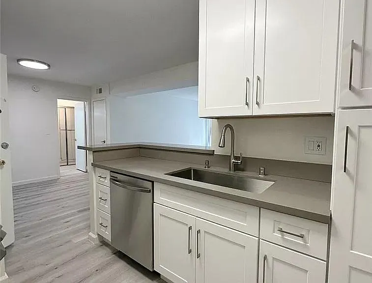 18620 Hatteras St #183 — Photo 4