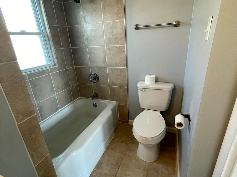 198 Helen St — Photo 14