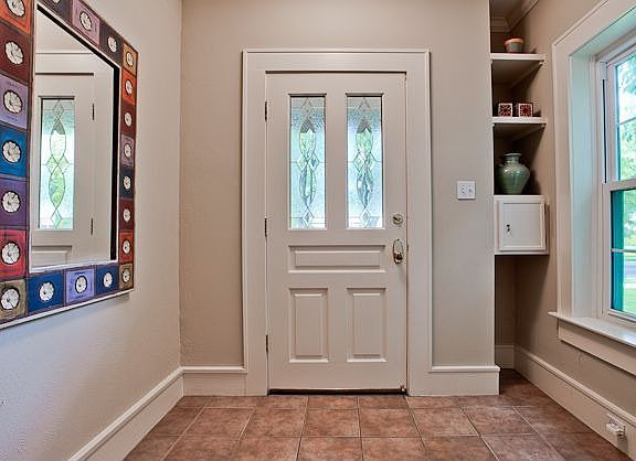 2nd image of 3704 Mockingbird Ln