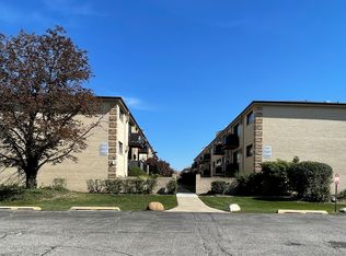 5121 N East River Rd #2D, Chicago, IL 60656