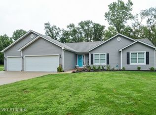 7646 Sundown Ln, Oswego, IL 60543