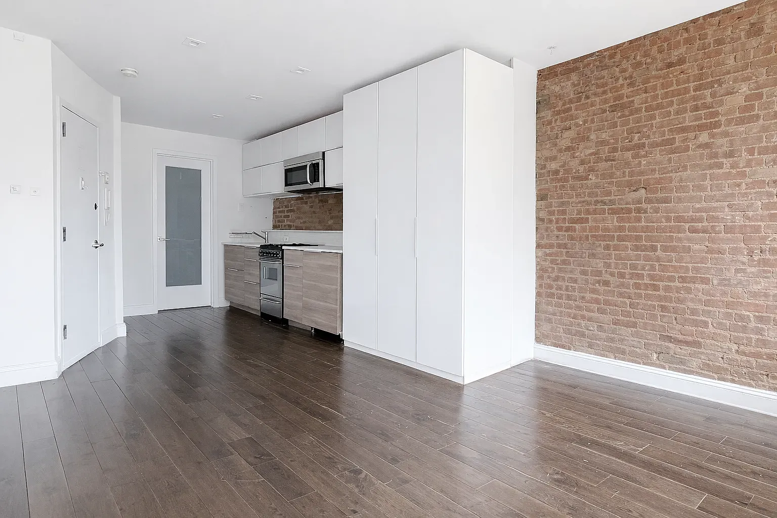 86 Clinton Street — Photo 2