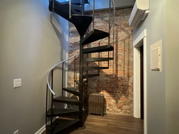 213 1st Ave S APT P4, Seattle, WA 98104