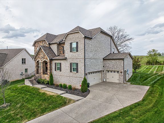 3rd image of 316 Bayberry Ct