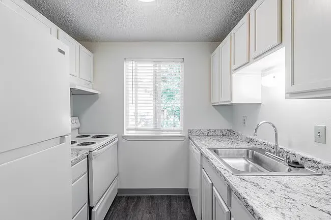 Charbern Apartments — Photo 42