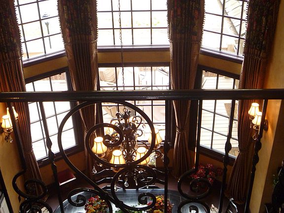 Breakfast nook from balcony