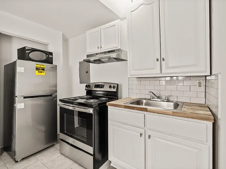 5-4230 Chestnut St #5 — Photo 5