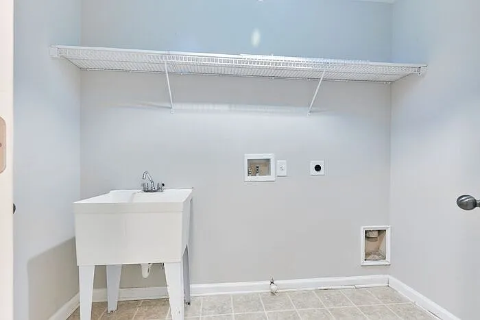 2375 Chandler Grove Dr — Photo 29