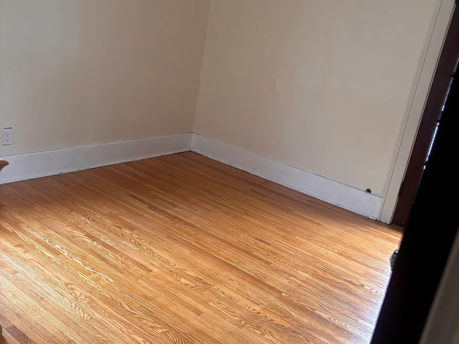 3 bed, 1300 sqft, $1,600 — Photo 1