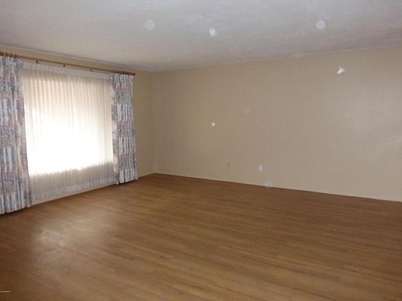 3rd image of 4860 W Cinnabar Ave