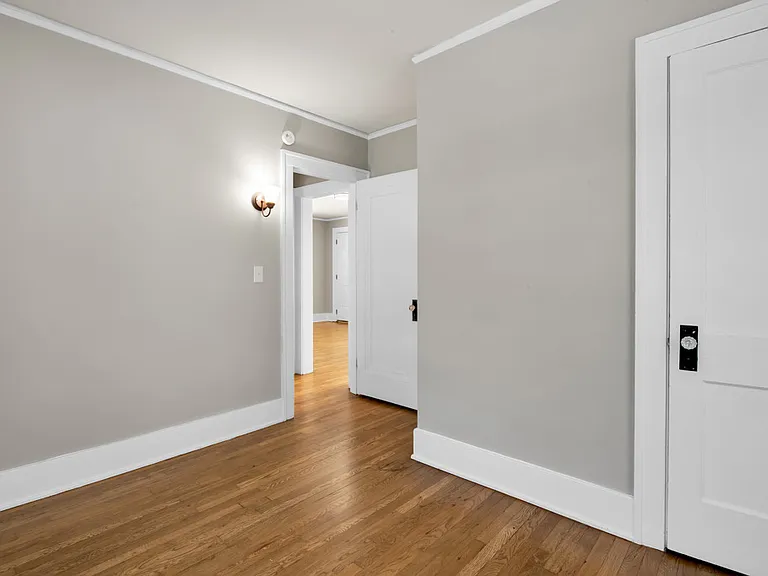 429 Linden Ave — Photo 8
