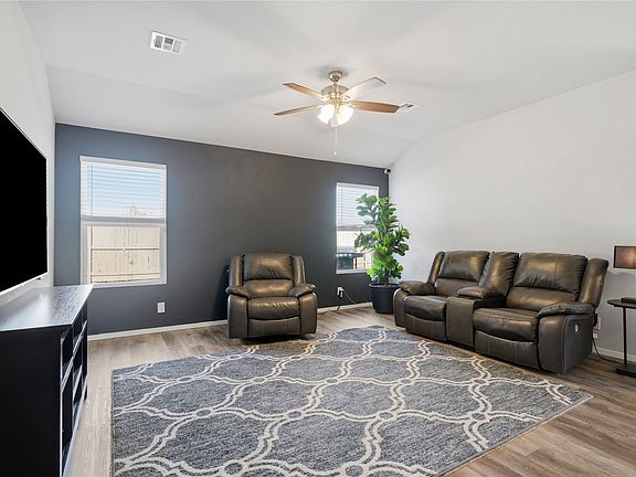 4th image of 10014 E 106th Ct N