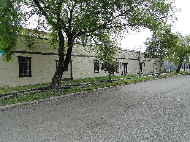 1st image of 421 W Washington Ave