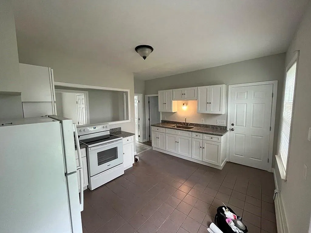 366 Elm St — Photo 3