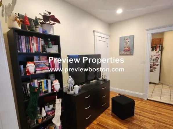 240 Kelton St, Allston, MA