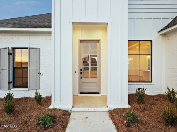 400 Aurora Cir, Canton, MS 39046