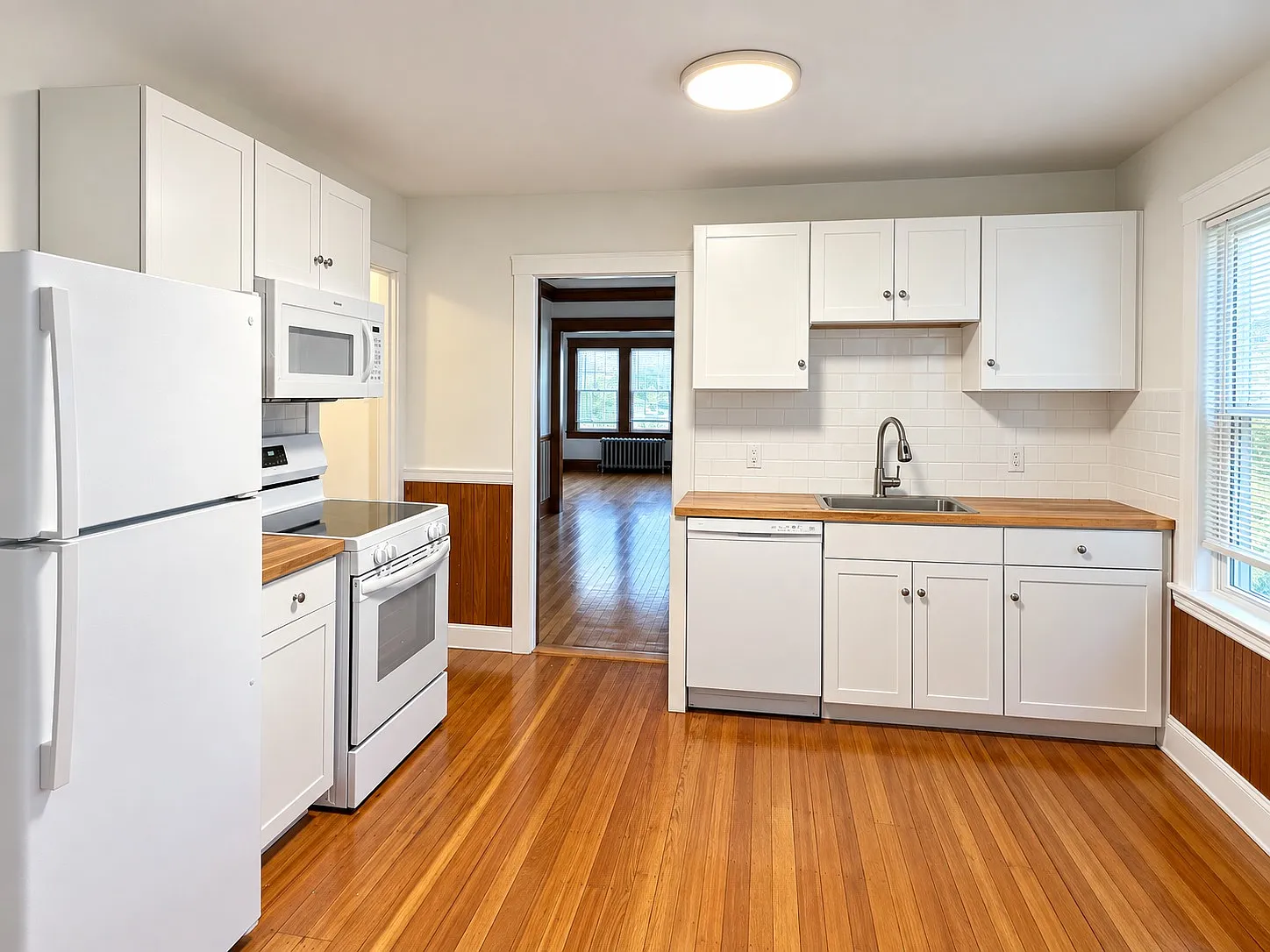 3 bed, 1100 sqft, $3,100 — Photo 3