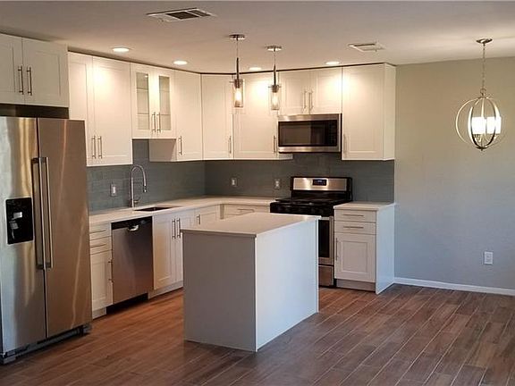 3rd image of 212 Barrhall Dr