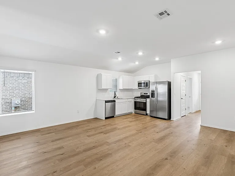 1221 Colt Dr — Photo 5