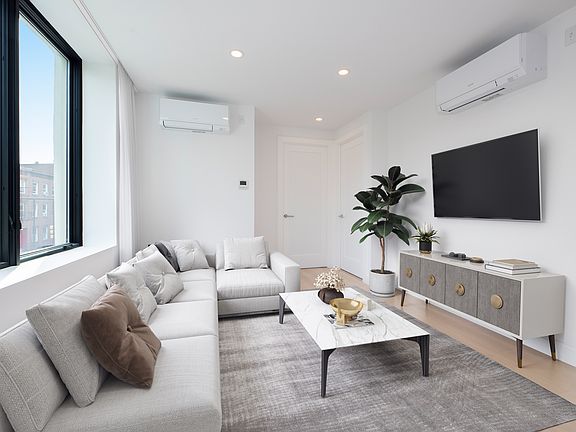 4th image of 168 Wythe Ave #3B