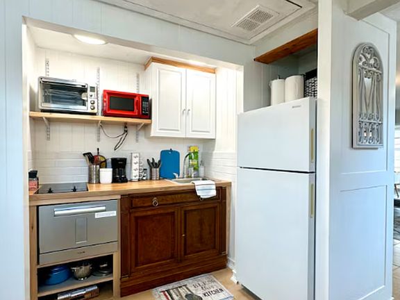 4th image of 10548 Lake Dr #A