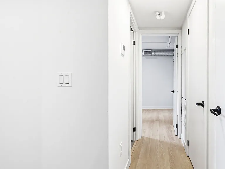 325 James St S #105 — Photo 10