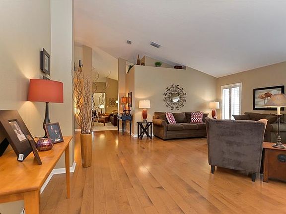 4th image of 10333 Abbotsford Dr