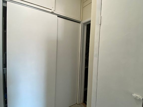 4th image of 239 Basin Dr