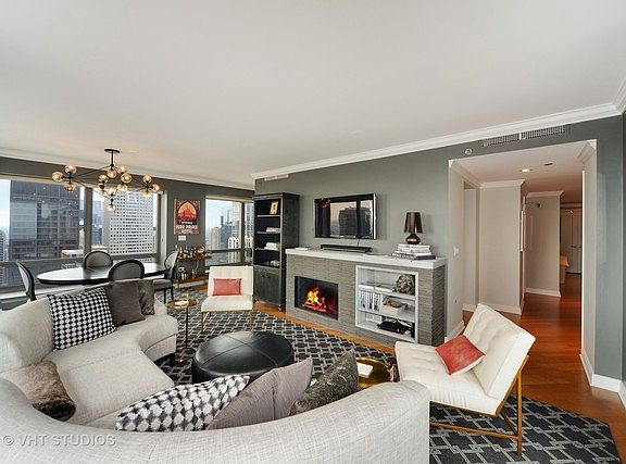 4th image of 130 N Garland Ct #7-82