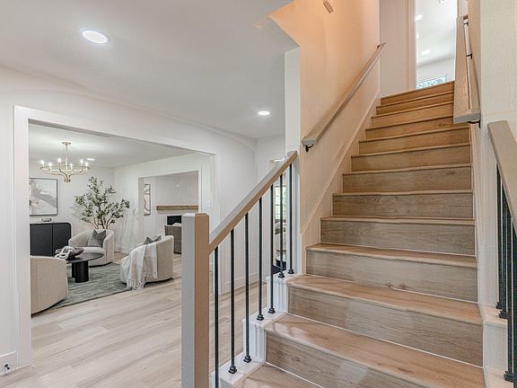 3rd image of 6207 Darby Way