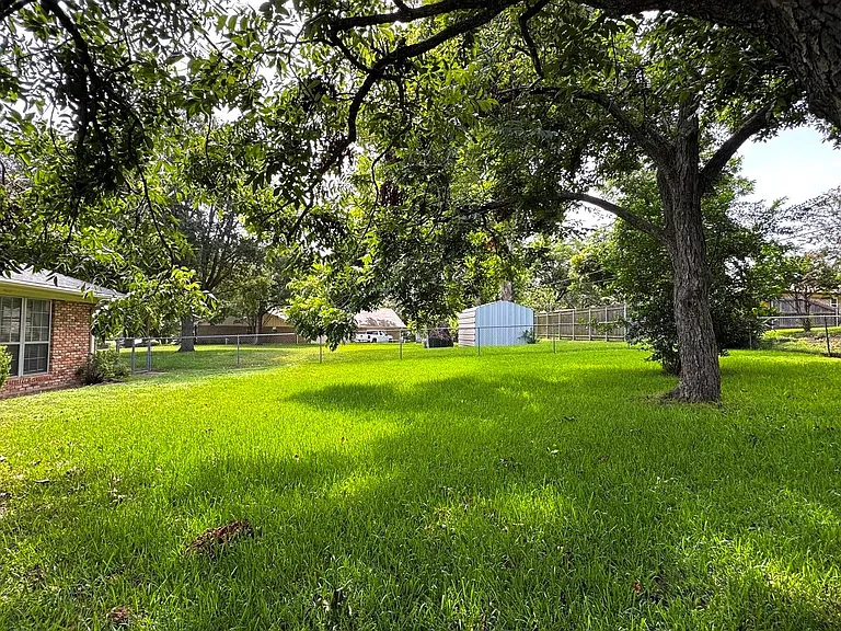 809 Atlow Dr — Photo 1