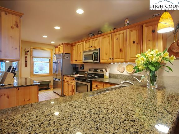 3rd image of 167 Rhododendron Drive