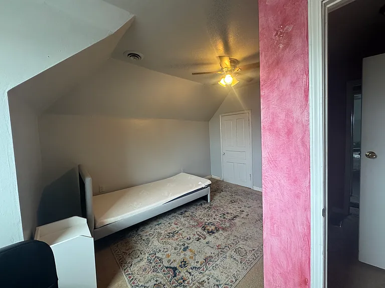 Small third floor bedroom.