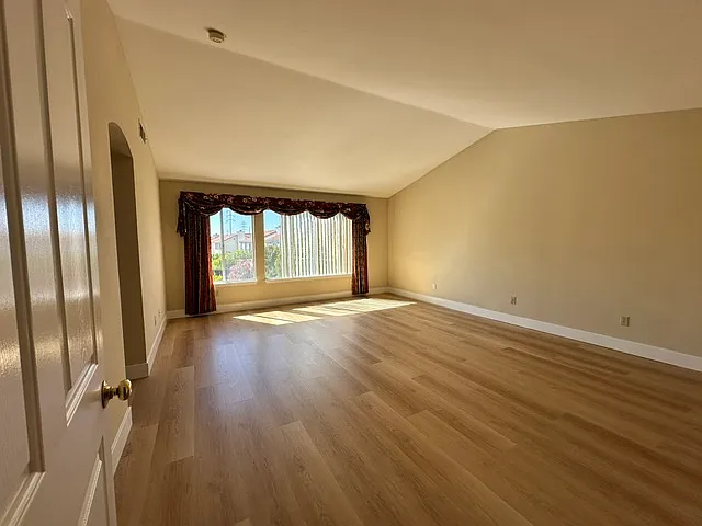 353 Silverlake Ct — Photo 13