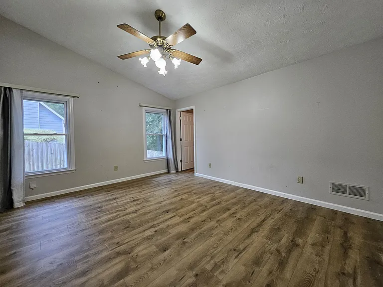 565 Clearwater Pl — Photo 6