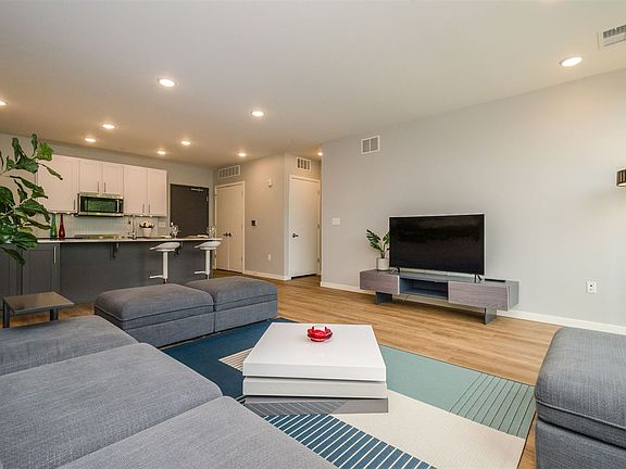 4th image of 1300 Melrose Ave APT 301