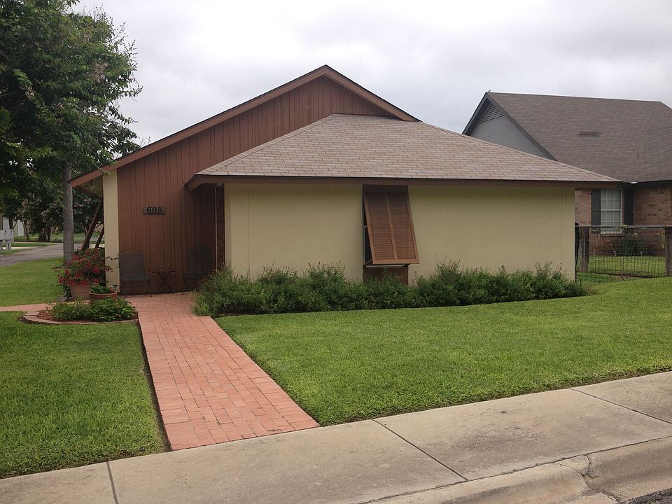 1st image of 608 E Leona St
