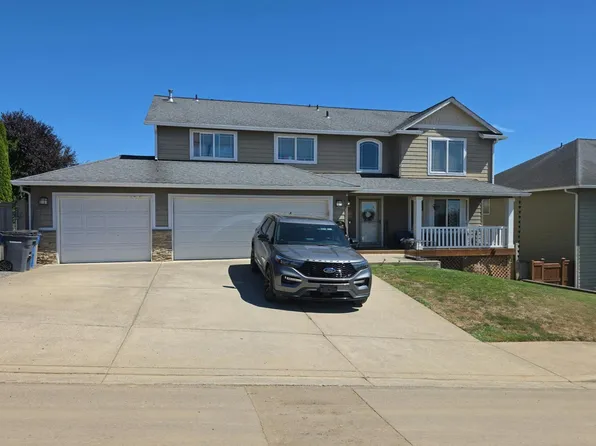 1217 W F Pl, La Center, WA 98629
