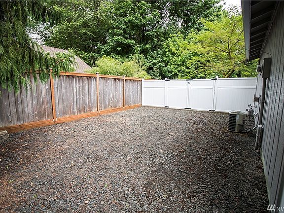 5th image of 2116 Boundary St SE