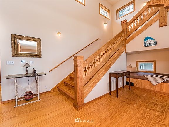 3rd image of 640 E Bluff Dr