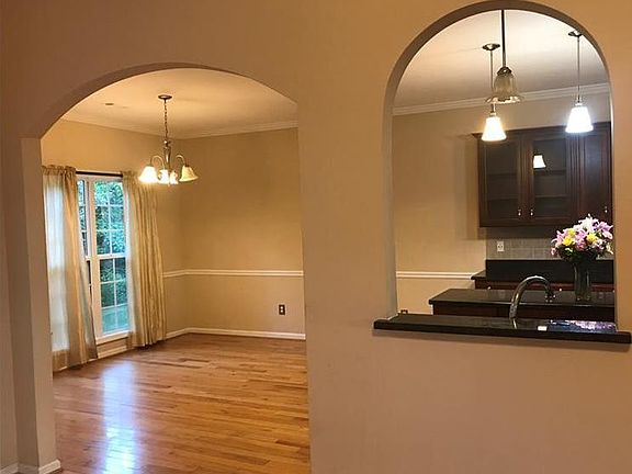 3rd image of 304 Hamilton Dr