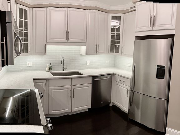 4th image of 100 E Bellevue Pl APT 23C