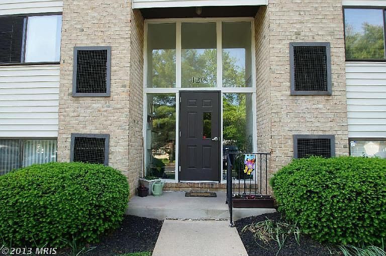 1st image of 120 Royal Oak Dr APT A