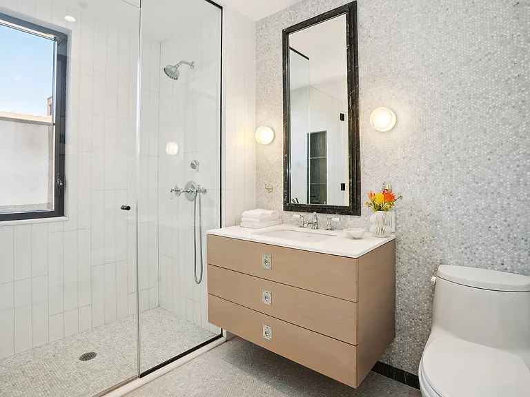 438 E 12th St #PHD — Photo 14