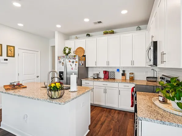 401 Stoneleigh Ln, Moncks Corner, SC 29461