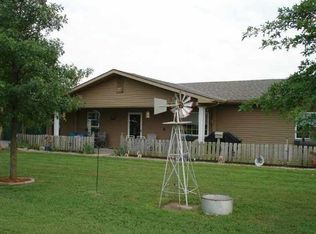 205 E 7th St, Lecompton, KS 66050